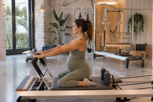 Pilates para embarazadas Barcelona: bienestar y ejercicio seguro durante el embarazo